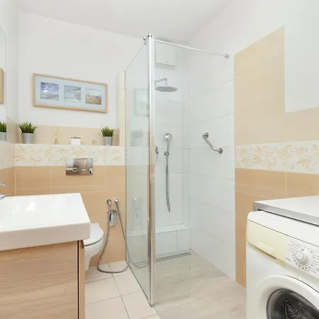 Jasny & Przestronny Z Balkonem I Parkingiem By Rent Like Lägenhet Gdynia