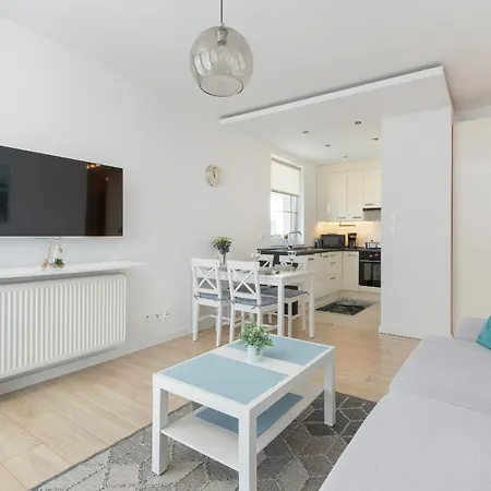 Jasny & Przestronny Z Balkonem I Parkingiem By Rent Like Lägenhet Gdynia